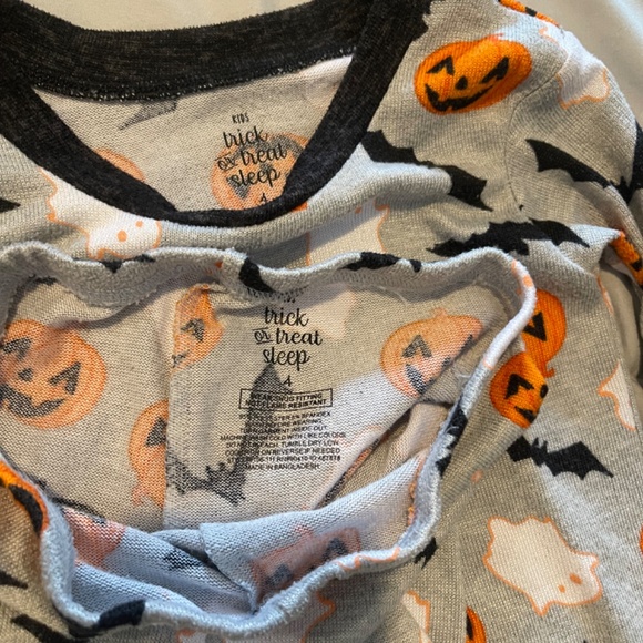 Halloween pajamas kids / toddler size 4 - Picture 2 of 2